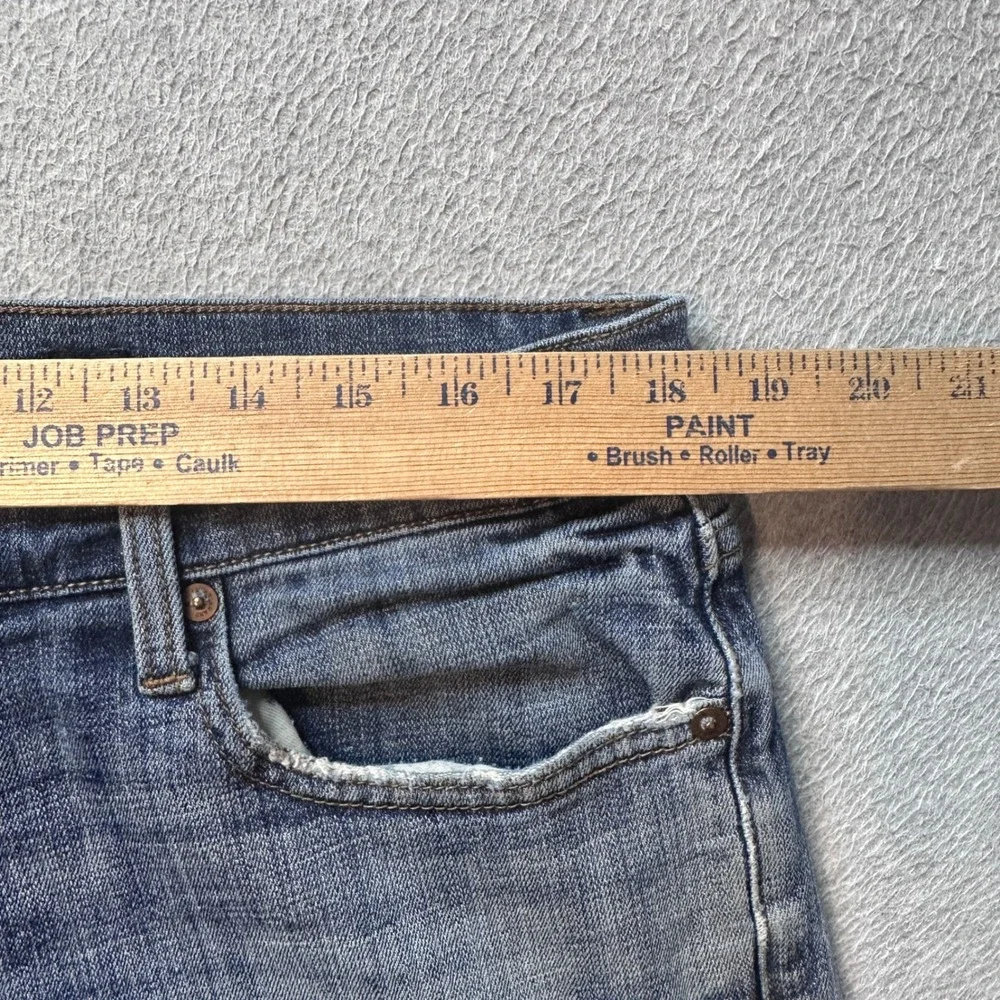 Lucky Brand Jeans Mens 36x32 (36x30)‎ Blue 221 Straight Distressed Denim 7MC1030